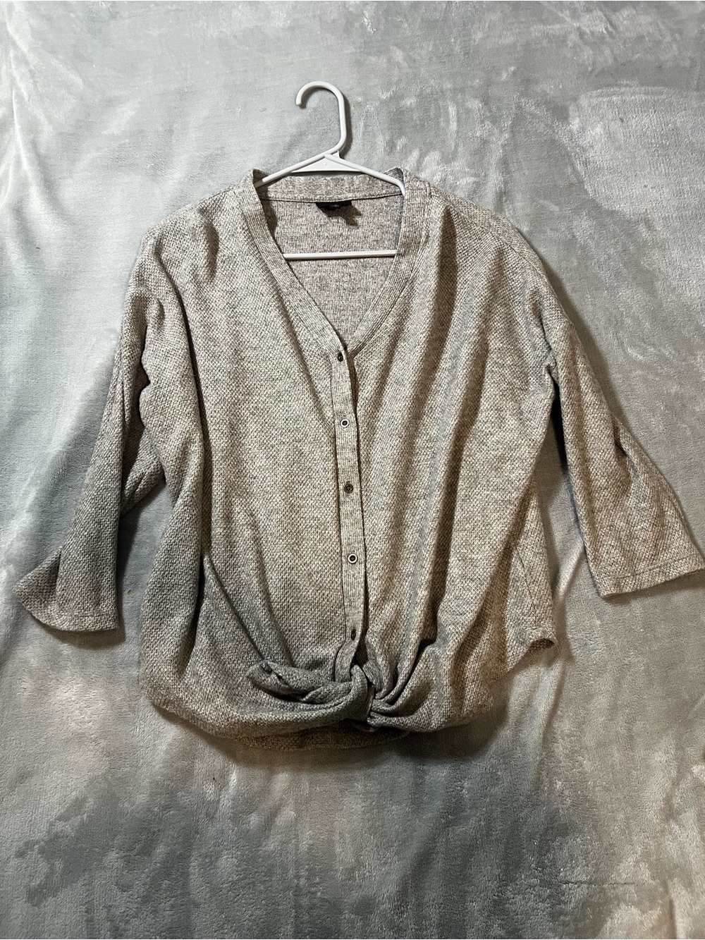 Women’s Sz Med Brown MOD Cozy Knot-Front V-Neck knit top